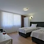Miralya Hotel *